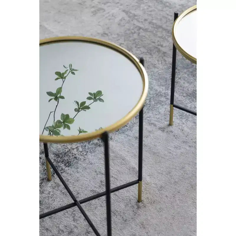 2er-Set Beistelltische aus goldfarbenem und schwarzem Eisen mit Glasplatte