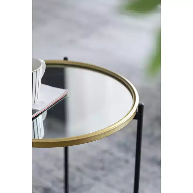 2er-Set Beistelltische aus goldfarbenem und schwarzem Eisen mit Glasplatte