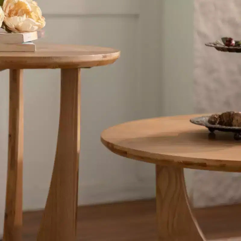 31,1 Zoll runder Couchtisch aus Holz, Couchtisch aus Eiche Natur mit ausgeschnittenem Sockel für Wohnzimmer im Landhausstil