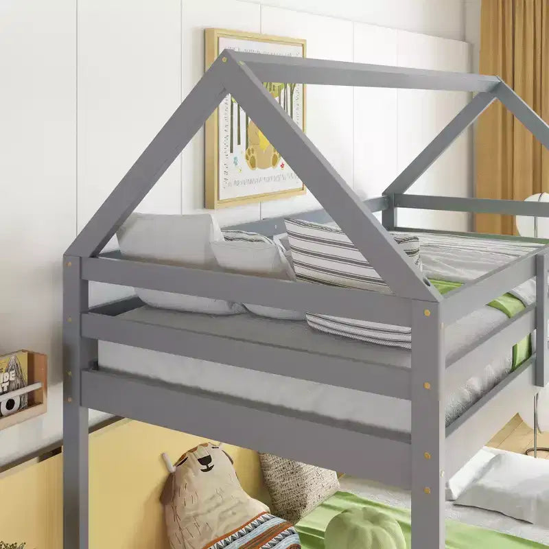 Etagenbett aus Kautschukholz in Hausform mit Leiter und Geländern, Twin-over-Twin, für Kinder
