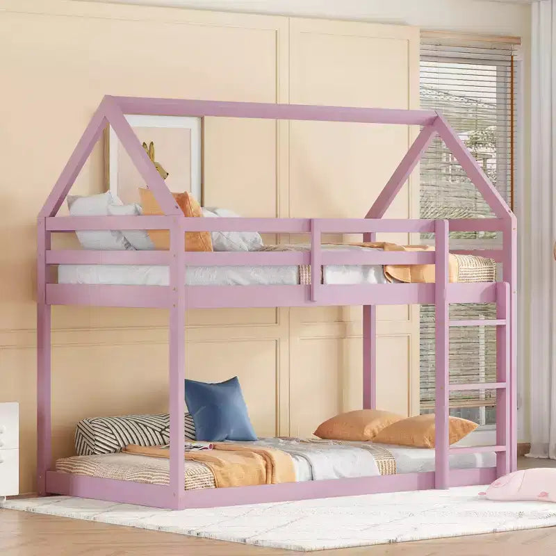 Etagenbett aus Kautschukholz in Hausform mit Leiter und Geländern, Twin-over-Twin, für Kinder