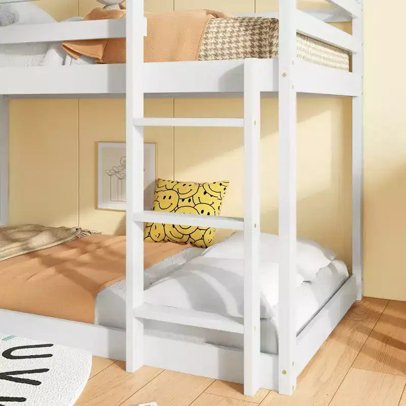 Etagenbett aus Kautschukholz in Hausform mit Leiter und Geländern, Twin-over-Twin, für Kinder