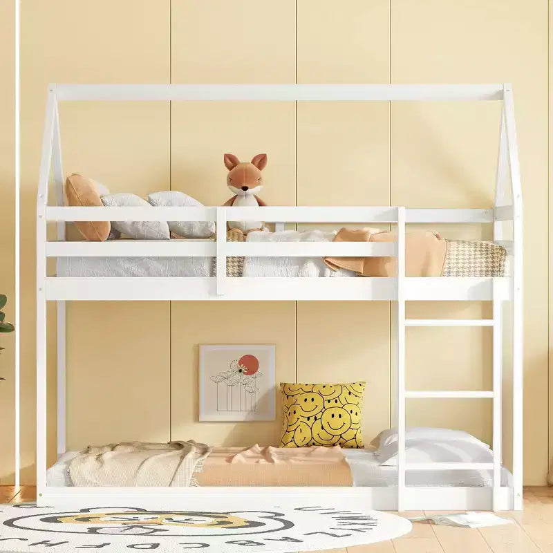 Etagenbett aus Kautschukholz in Hausform mit Leiter und Geländern, Twin-over-Twin, für Kinder