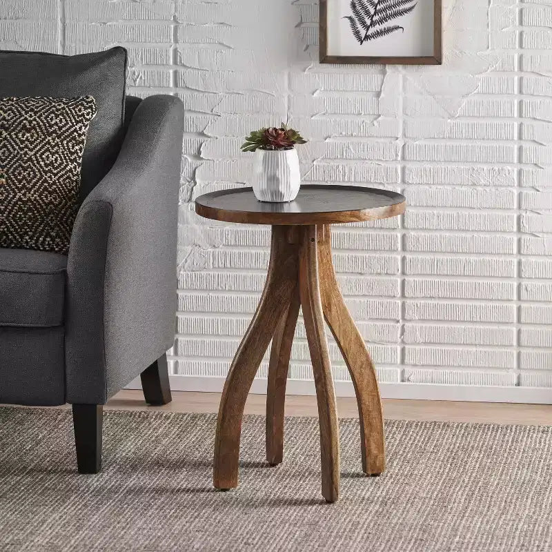 Eleganter Boho Mangoholz-Beistelltisch, kurvige Tischplatte in Erdtönen, Ablagetisch für das Wohnzimmer