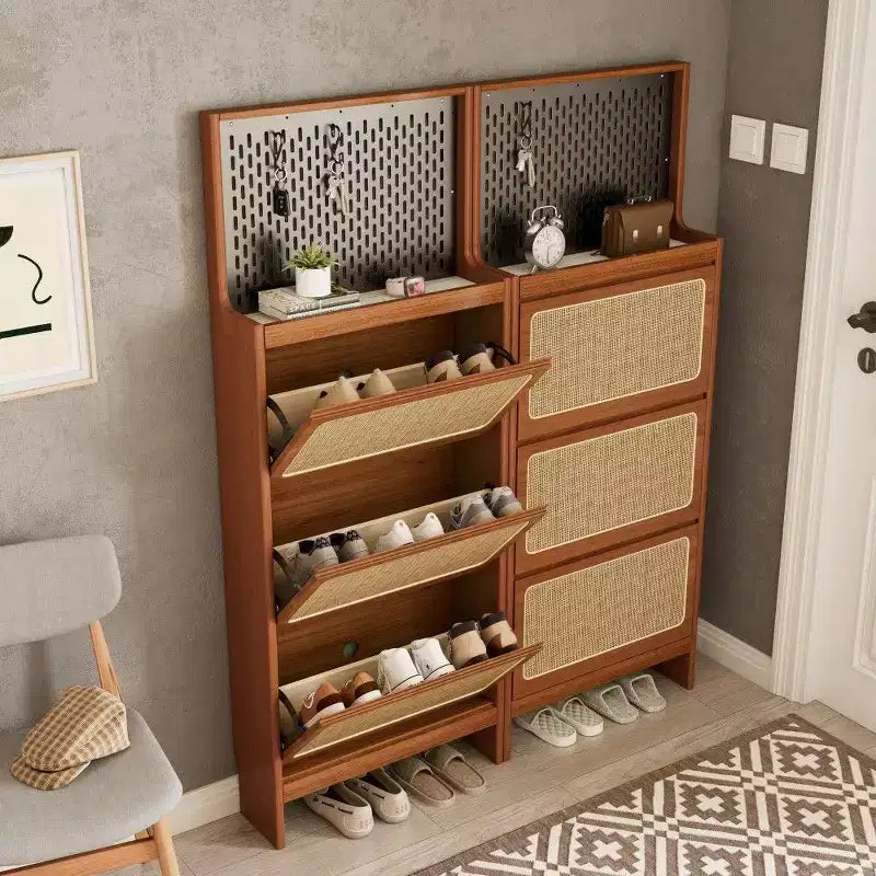 Walnuss-Rattan-Schuhschrank mit 3 Klappschubladen & Lochplatte, 65 Schmaler Eingangsschrank mit Kippschutz